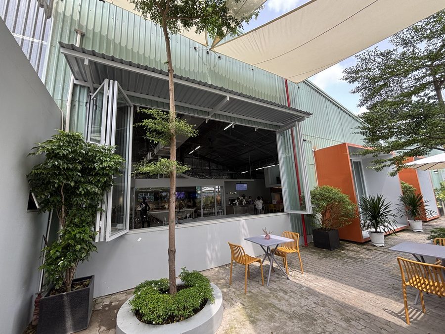 Blooms & Brews the Gallery Thảo Điềnの店内・商品（ホーチミン）