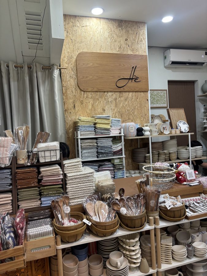 hè.ceramicの店内・商品(ホーチミン)