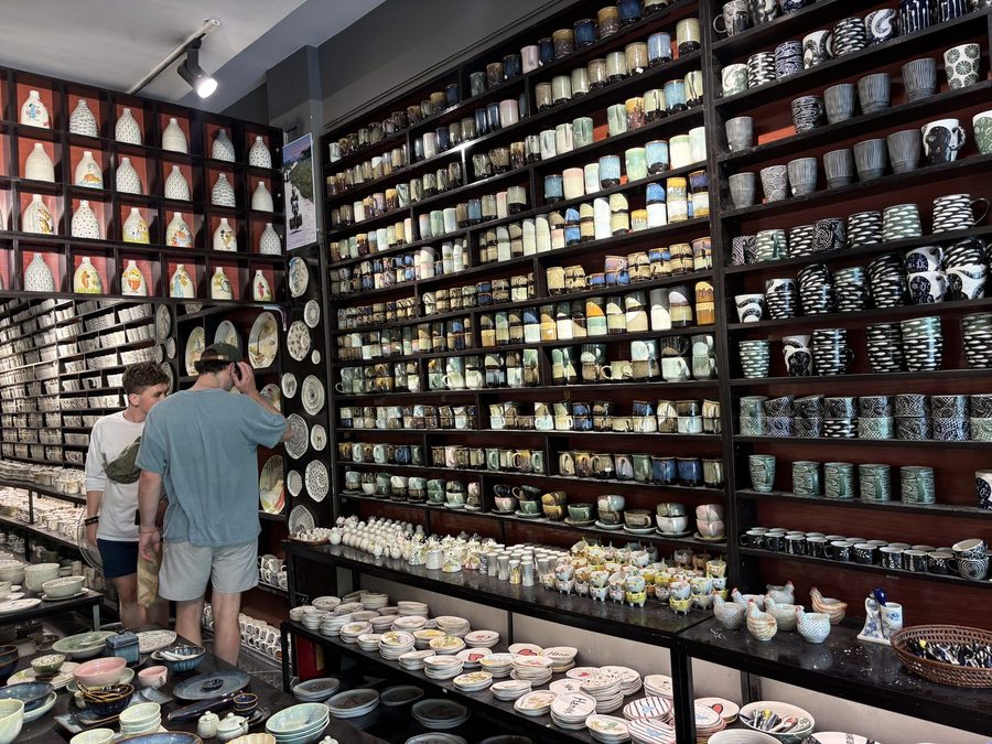 Authentic Bát Tràngの店内・商品(ハノイ)