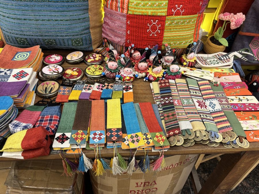 Mountain's Color 2の店内・商品(ハノイ)