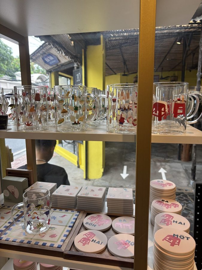In The Mood Saigonの店内・商品