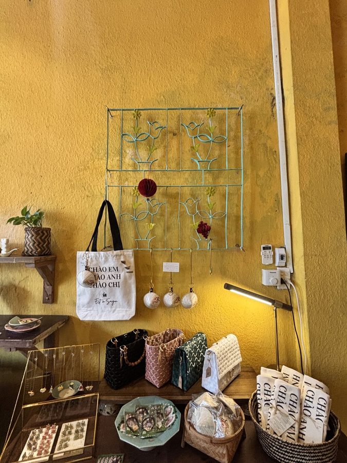ít ít Việt Nam Bến Thành(it it Vietnam)の店内・商品