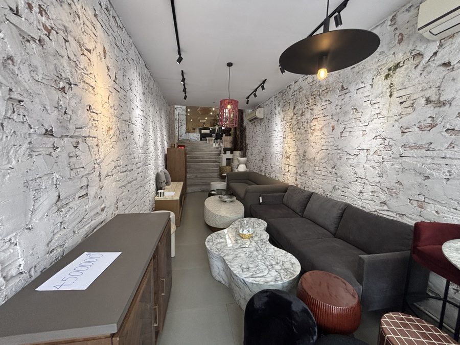 MomentumLiving Furnitureの店内・商品(ホーチミン)
