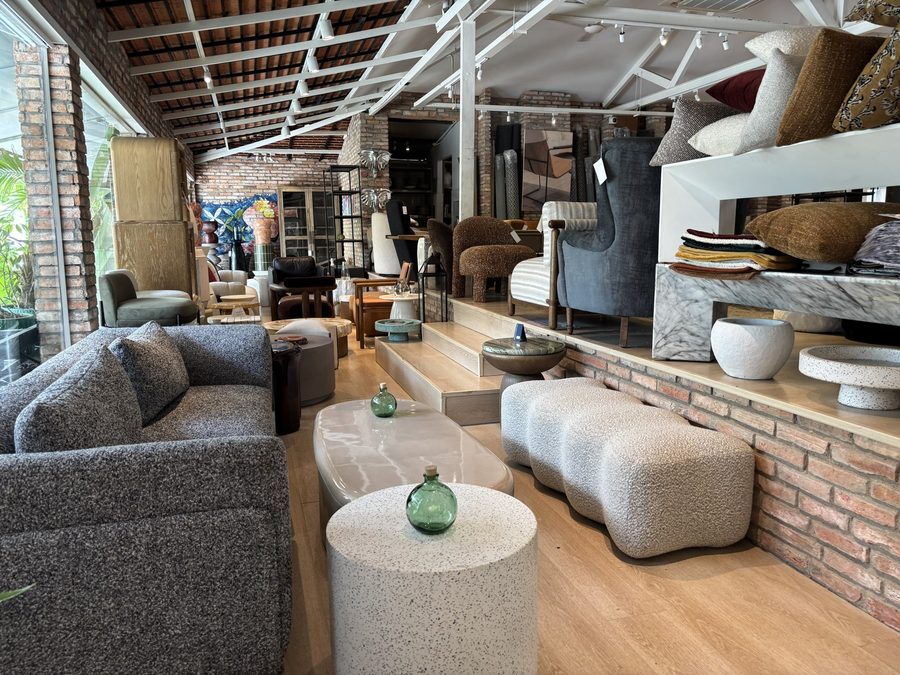 MomentumLiving Furnitureの店内・商品(ホーチミン)