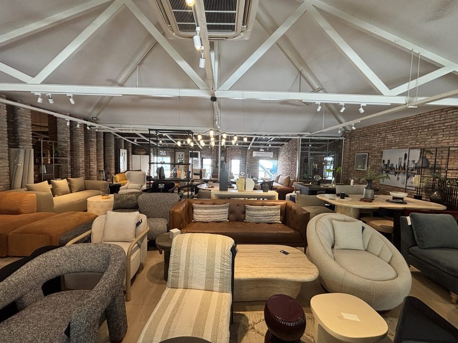 MomentumLiving Furnitureの店内・商品(ホーチミン)