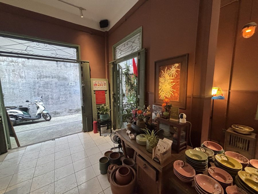 Nắng ceramics（3区・Nguyễn Đình Chiểu）の店内