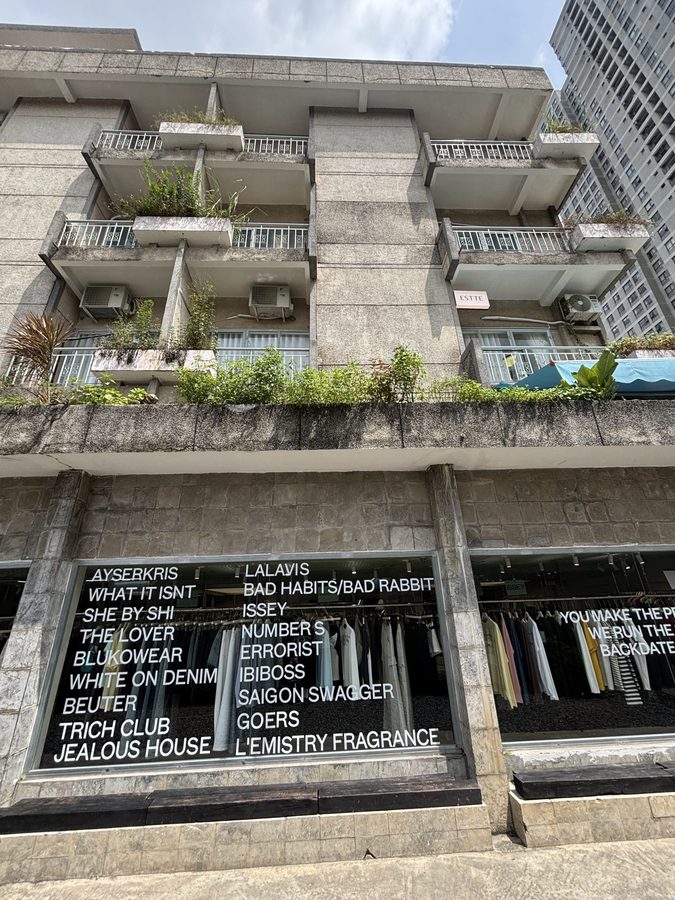 02 COMMONSの店内・商品(ホーチミン)
