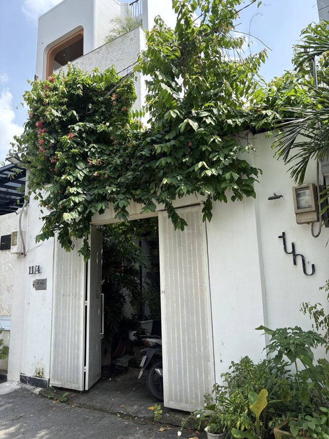 Tuhu Ceramicsの店内・商品（ホーチミン）