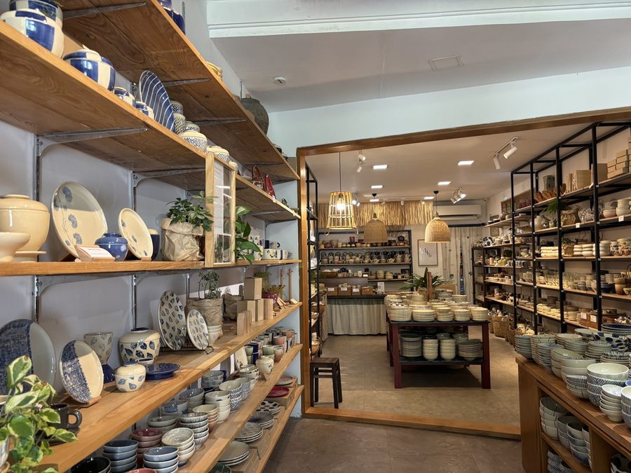 Tuhu Ceramicsの店内・商品(ホーチミン)