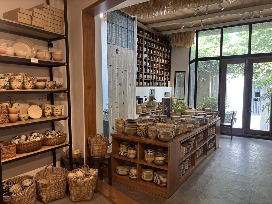 Tuhu Ceramicsの店内・商品(ホーチミン)